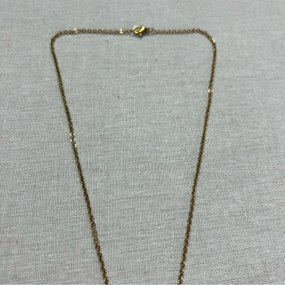 Gold Chain Virgin Mary Rhinestone Horseshoe Necklace - Picture 14 of 15